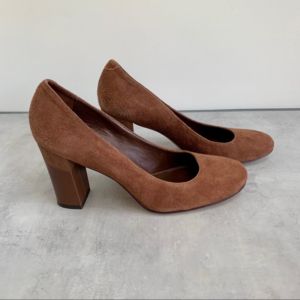 Banana Republic Brown suede shoe